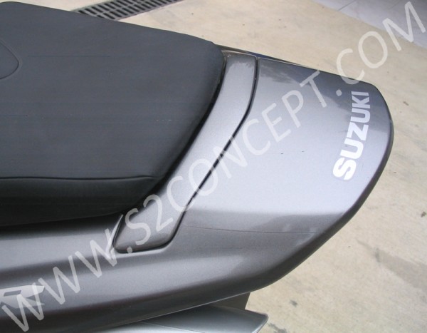 Soziusgriffabdeckung weiß lackiert 'YPA' Suzuki GSR600