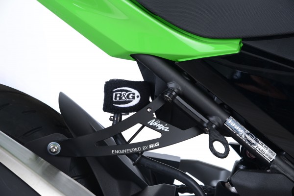 R&G Auspuffhalter Alu & Soziusrasten Abdeckplatte kit für Kawasaki Ninja 400 '18-